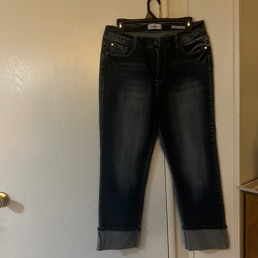 Angel Cropped Straight Jeans